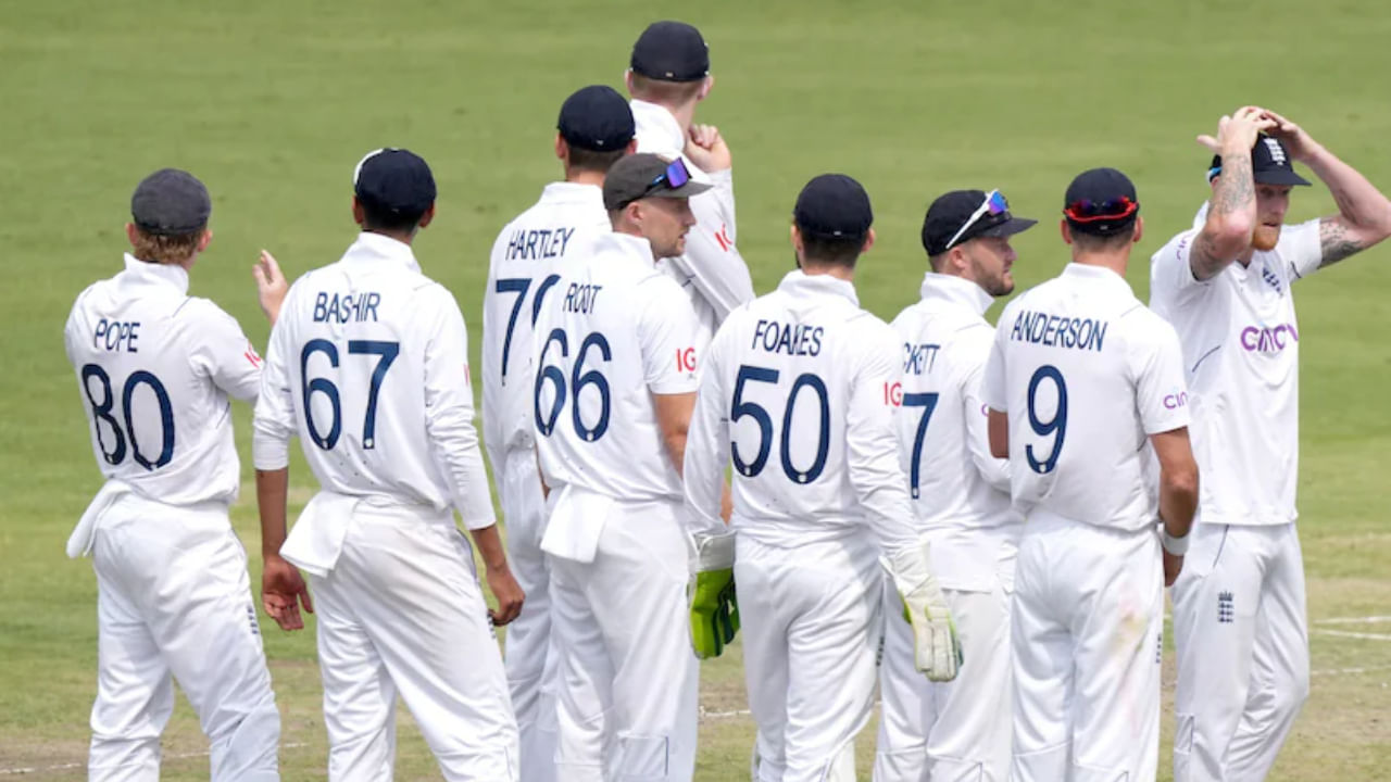 IND vs ENG: 2ನೇ ಟೆಸ್ಟ್ಗೆ ಪ್ಲೇಯಿಂಗ್ 11 ಪ್ರಕಟಿಸಿದ ಇಂಗ್ಲೆಂಡ್; ಇದ್ದಕ್ಕಿದ್ದಂತೆ ತಂಡದಿಂದ ಹೊರಬಿದ್ದ ಸ್ಟಾರ್ ವೇಗಿ IND vs ENG: 2ನೇ ಟೆಸ್ಟ್ಗೆ ಪ್ಲೇಯಿಂಗ್ 11 ಪ್ರಕಟಿಸಿದ ಇಂಗ್ಲೆಂಡ್; ಇದ್ದಕ್ಕಿದ್ದಂತೆ ತಂಡದಿಂದ ಹೊರಬಿದ್ದ ಸ್ಟಾರ್ ವೇಗಿ