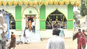 ದೇಗುಲ ತೆಗೆದು ದರ್ಗಾ ನಿರ್ಮಾಣ: ದರ್ಗಾಕ್ಕೆ ಹಿಂದೂ ವ್ಯಕ್ತಿ ಹೆಸರು ನಾಮಕರಣ. ದೇಗುಲ ತೆಗೆದು ದರ್ಗಾ ನಿರ್ಮಾಣ: ದರ್ಗಾಕ್ಕೆ ಹಿಂದೂ ವ್ಯಕ್ತಿ ಹೆಸರು ನಾಮಕರಣ.