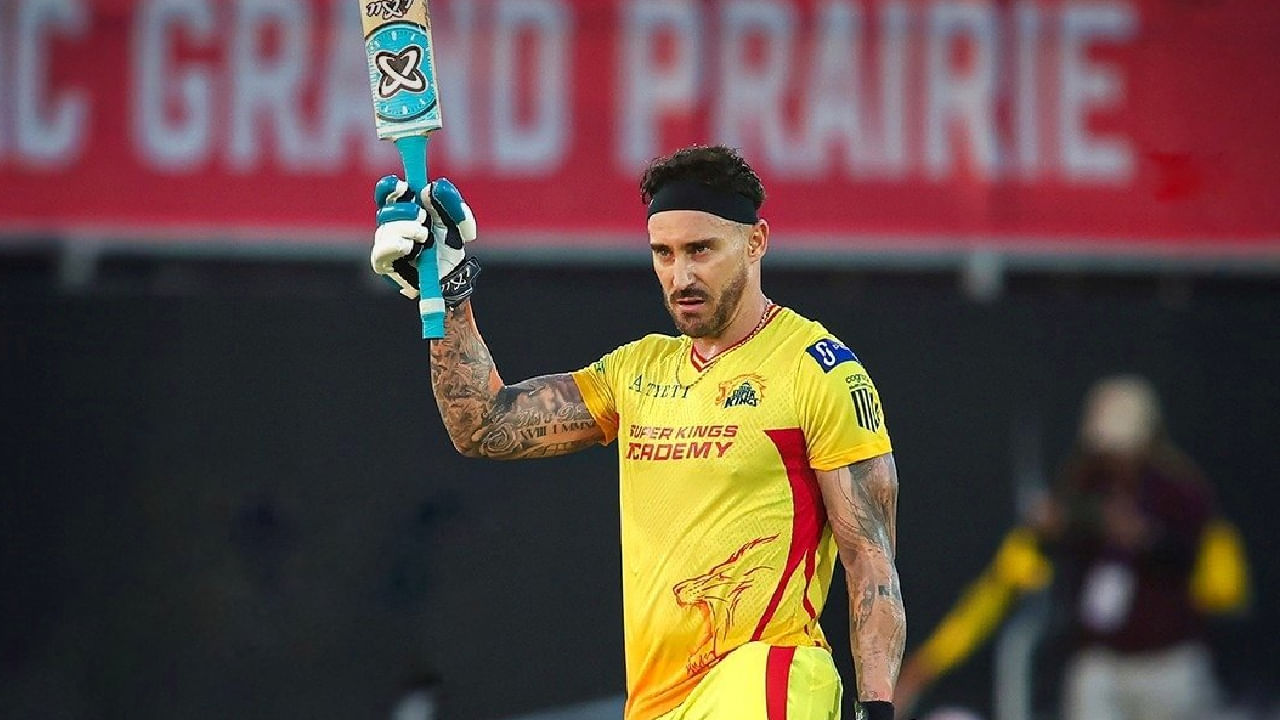 ಈ ಪಂದ್ಯದಲ್ಲಿ ಟಾಸ್ ಗೆದ್ದ ವಾಷಿಂಗ್ಟನ್ ಫ್ರೀಡಂ ತಂಡದ ನಾಯಕ ಗ್ಲೆನ್ ಮ್ಯಾಕ್ಸ್​ವೆಲ್ ಬೌಲಿಂಗ್ ಆಯ್ದುಕೊಂಡರು. ಅದರಂತೆ ಮೊದಲು ಬ್ಯಾಟ್ ಮಾಡಿದ ಟೆಕ್ಸಾಸ್ ಸೂಪರ್ ಕಿಂಗ್ಸ್ ಪರ ಆರಂಭಿಕ ದಾಂಡಿಗ ಫಾಫ್ ಡುಪ್ಲೆಸಿಸ್ ಭರ್ಜರಿ ಬ್ಯಾಟಿಂಗ್ ಪ್ರದರ್ಶಿಸಿದರು. 31 ಎಸೆತಗಳನ್ನು ಎದುರಿಸಿದ ಫಾಫ್ 4 ಭರ್ಜರಿ ಸಿಕ್ಸ್ ಹಾಗೂ 8 ಫೋರ್​ಗಳೊಂದಿಗೆ 69 ರನ್ ಚಚ್ಚಿದರು. ಈ ಅರ್ಧಶತಕದ ನೆರವಿನೊಂದಿಗೆ ಟೆಕ್ಸಾಸ್ ಸೂಪರ್ ಕಿಂಗ್ಸ್ ತಂಡವು 20 ಓವರ್​ಗಳಲ್ಲಿ 6 ವಿಕೆಟ್ ಕಳೆದುಕೊಂಡು 220 ರನ್ ಕಲೆಹಾಕಿತು.