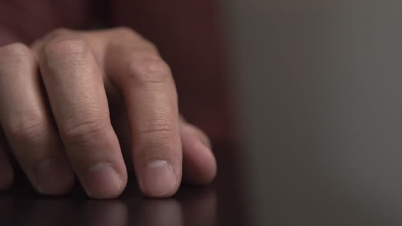 ಮನೆ ಮಾಲೀಕಳ ಬೆರಳು ಕಚ್ಚಿ ತುಂಡು ಮಾಡಿದ ಹೈದರಾಬಾದ್ ವ್ಯಕ್ತಿ ಮನೆ ಮಾಲೀಕಳ ಬೆರಳು ಕಚ್ಚಿ ತುಂಡು ಮಾಡಿದ ಹೈದರಾಬಾದ್ ವ್ಯಕ್ತಿ