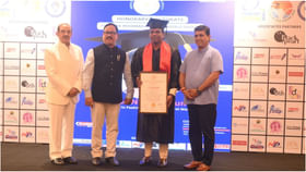 ಗೌರವ ಡಾಕ್ಟರೇಟ್ ಪಡೆದ ಸ್ಯಾಂಡಲ್ವುಡ್ ವಸ್ತ್ರ ವಿನ್ಯಾಸಕ ನವೀನ್ ಕುಮಾರ್ ಗೌರವ ಡಾಕ್ಟರೇಟ್ ಪಡೆದ ಸ್ಯಾಂಡಲ್ವುಡ್ ವಸ್ತ್ರ ವಿನ್ಯಾಸಕ ನವೀನ್ ಕುಮಾರ್
