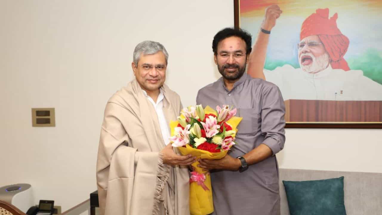 ತೆಲಂಗಾಣದ ಕಾಜಿಪೇಟೆ ರೈಲು ಉತ್ಪಾದನಾ ಘಟಕದಲ್ಲಿ MEMU ರೈಲುಗಳ ತಯಾರಿ: ಅಶ್ವಿನಿ ವೈಷ್ಣವ್ ತೆಲಂಗಾಣದ ಕಾಜಿಪೇಟೆ ರೈಲು ಉತ್ಪಾದನಾ ಘಟಕದಲ್ಲಿ MEMU ರೈಲುಗಳ ತಯಾರಿ: ಅಶ್ವಿನಿ ವೈಷ್ಣವ್