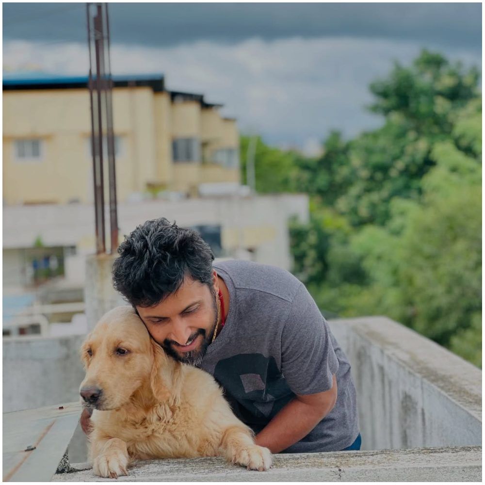 ಗೌತಮಿ ಅವರ ಪತಿ ಅಭಿಷೇಕ್ ಕಾಸರಗೋಡು ಅವರು ಕೂಡ ಪತ್ನಿಯಂತೆ ಶ್ವಾನವನ್ನು ಇಷ್ಟಪಡುತ್ತಾರೆ. ಅವುಗಳನ್ನು ಸಾಕೋದು ಎಂದರೆ ಅವರಿಗೆ ಎಲ್ಲಿಲ್ಲದ ಪ್ರಿತಿ. ಈ ಮೂವರನ್ನು ತುಂಬಾನೇ ಕಾಳಜಿಯಿಂದ ದಂಪತಿ ನೋಡಿಕೊಳ್ಳುತ್ತಿದ್ದಾರೆ.