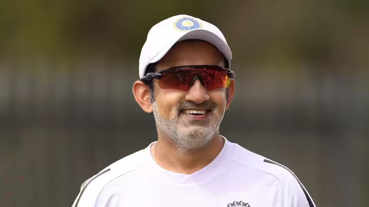 ಅಂದರೆ ಗೌತಮ್ ಗಂಭೀರ್ ಕೋಚ್ ಆದ ಬಳಿಕ ಭಾರತ ತಂಡವು 7 ಪಂದ್ಯಗಳಲ್ಲಿ ಹೀನಾಯವಾಗಿ ಸೋಲನುಭವಿಸಿದೆ. ಇನ್ನು 1 ಪಂದ್ಯವು ಡ್ರಾನಲ್ಲಿ ಕೊನೆಗೊಂಡರೆ, 3 ಪಂದ್ಯಗಳಲ್ಲಿ ಮಾತ್ರ ಟೀಮ್ ಇಂಡಿಯಾ ಗೆಲುವು ದಾಖಲಿಸಿದೆ. ಹೀಗೆ ಗೆಲುವು ದಾಖಲಿಸಿರುವುದು ಬಾಂಗ್ಲಾದೇಶ್ ವಿರುದ್ಧ ಎಂಬುದು ಇಲ್ಲಿ ಉಲ್ಲೇಖಾರ್ಹ. ಬಾಂಗ್ಲಾ ವಿರುದ್ಧ 2 ಟೆಸ್ಟ್ ಪಂದ್ಯಗಳನ್ನು ಗೆದ್ದರೆ, ಒಂದು ಮ್ಯಾಚ್ನಲ್ಲಿ ಆಸ್ಟ್ರೇಲಿಯಾ ತಂಡವನ್ನು ಸೋಲಿಸಿದೆ. ಈ ಮೂರು ಗೆಲುವನ್ನು ಹೊರತುಪಡಿಸಿದರೆ ಟೀಮ್ ಇಂಡಿಯಾ ಸತತ ಸೋಲುಗಳಿಂದ ಕಂಗೆಟ್ಟಿರುವುದು ಸ್ಪಷ್ಟ.