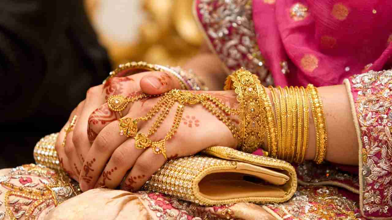 Gold Rate Today Bangalore: ಸತತ ಏರಿಕೆ ಬಳಿಕ ಶುಕ್ರವಾರ ಕುಸಿದ ಚಿನ್ನ, ಬೆಳ್ಳಿ ಬೆಲೆ