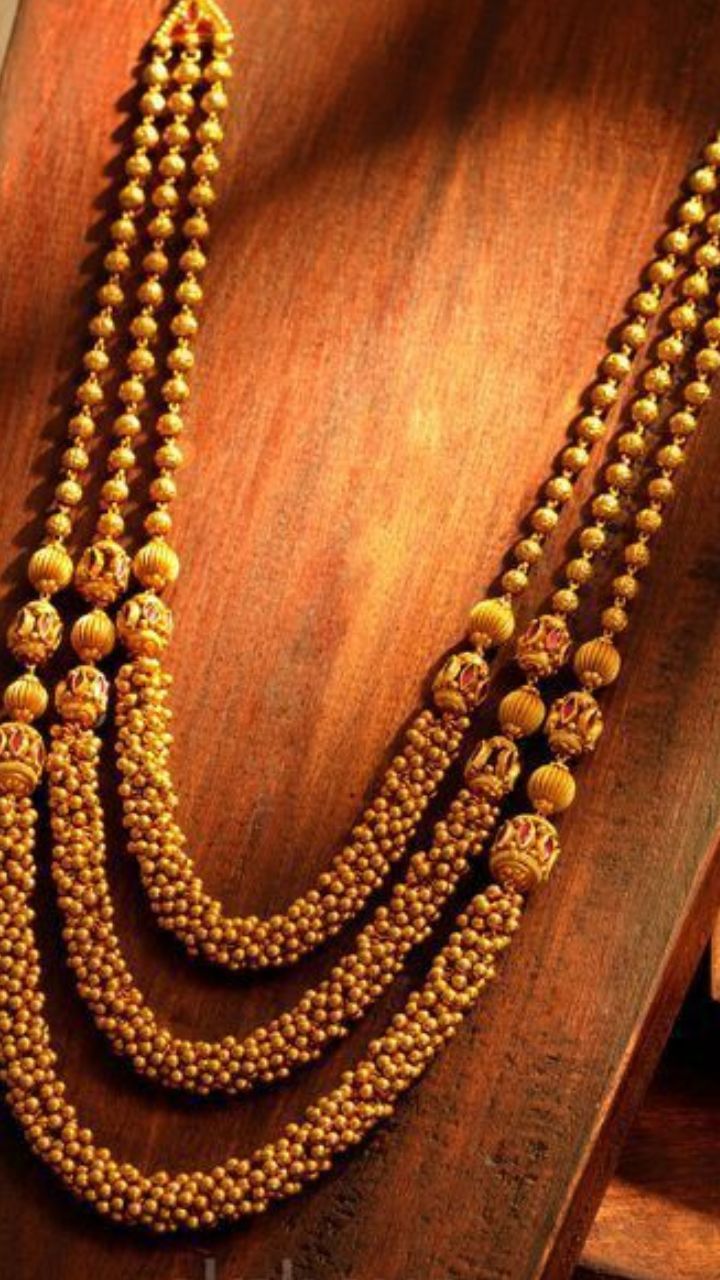 ಶುಭದ ಸಂಕೇತವಾಗಿರುವ ಚಿನ್ನ ಅಂದ್ರೆ ಯಾರಿಗೆ ತಾನೇ ಇಷ್ಟವಿಲ್ಲ ಹೇಳಿ. ಅದರಲ್ಲೂ ಭಾರತೀಯ ನಾರಿಮಣಿಯರಿಗಂತೂ ಚಿನ್ನ ಎಂದ್ರೆ ಪಂಚಪ್ರಾಣ.