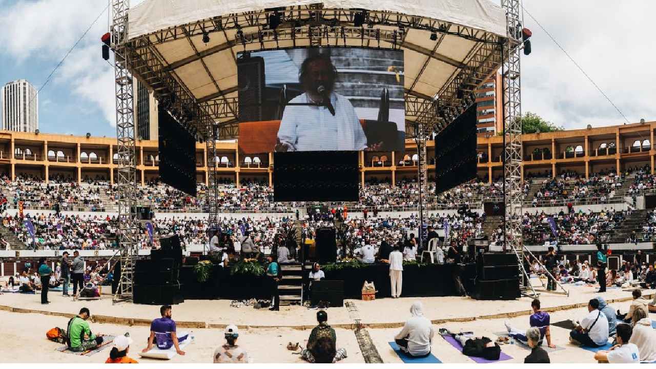 ಸಶಸ್ತ್ರ ಸಂಘರ್ಷ ಕೊನೆಗೊಳಿಸಿದ ಐತಿಹಾಸಿಕ ಸಾಧನೆಯ ಮಹತ್ವದ ಘಳಿಗೆ: ಈ ಶಾಂತಿ ಪ್ರಕ್ರಿಯೆಯಲ್ಲಿ ಗುರುದೇವರು