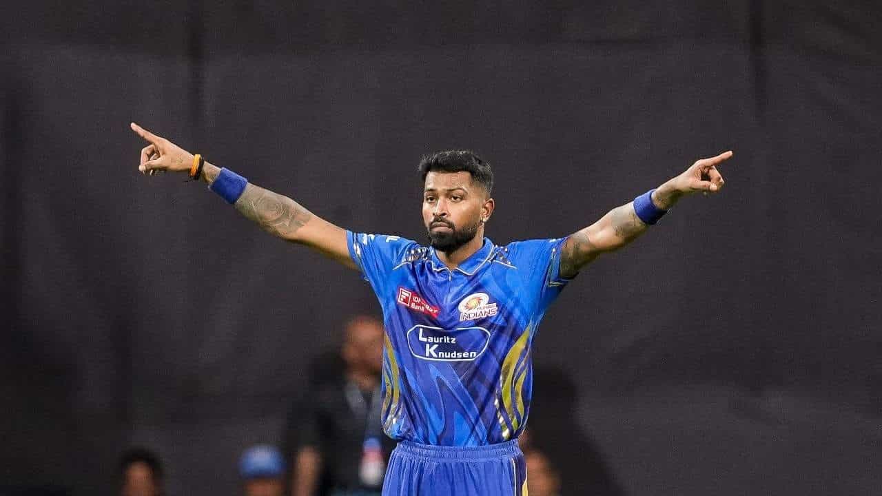 Mumbai Indians: ಹಾರ್ದಿಕ್ಗೆ ತಲೆನೋವಾದ ನರೇಂದ್ರ ಮೋದಿ ಸ್ಟೇಡಿಯಂ: 11 ವರ್ಷಗಳಲ್ಲಿ ಒಂದೂ ಪಂದ್ಯ ಗೆದ್ದಿಲ್ಲ Mumbai Indians: ಹಾರ್ದಿಕ್ಗೆ ತಲೆನೋವಾದ ನರೇಂದ್ರ ಮೋದಿ ಸ್ಟೇಡಿಯಂ: 11 ವರ್ಷಗಳಲ್ಲಿ ಒಂದೂ ಪಂದ್ಯ ಗೆದ್ದಿಲ್ಲ
