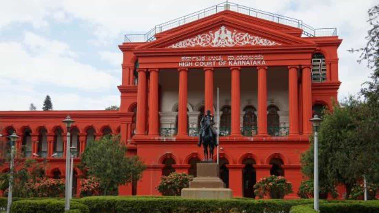 NOC ಇಲ್ಲದಿದ್ರೂ ಚಿನ್ನಸ್ವಾಮಿ ಸ್ಟೇಡಿಯಂಗೆ ಕರೆಂಟ್ ಕೊಟ್ಟಿದ್ದಕ್ಕೆ ಹೈಕೋರ್ಟ್ ಅಸಮಾಧಾನ NOC ಇಲ್ಲದಿದ್ರೂ ಚಿನ್ನಸ್ವಾಮಿ ಸ್ಟೇಡಿಯಂಗೆ ಕರೆಂಟ್ ಕೊಟ್ಟಿದ್ದಕ್ಕೆ ಹೈಕೋರ್ಟ್ ಅಸಮಾಧಾನ