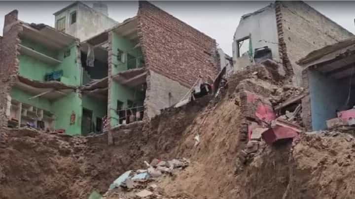 ಮಥುರಾ: ಏಕಕಾಲದಲ್ಲಿ ಕುಸಿದು ಬಿದ್ದ 6 ಮನೆಗಳು, ಹಲವರು ಸಿಲುಕಿರುವ ಶಂಕೆ ಮಥುರಾ: ಏಕಕಾಲದಲ್ಲಿ ಕುಸಿದು ಬಿದ್ದ 6 ಮನೆಗಳು, ಹಲವರು ಸಿಲುಕಿರುವ ಶಂಕೆ