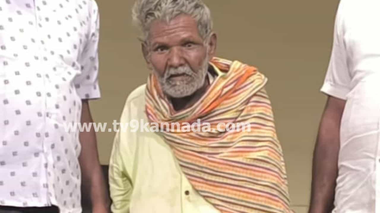 ಕೊಪ್ಪಳ: ಮೂರನೇ ಪತ್ನಿಯ ಕೊಲೆ ಮಾಡಿ ಬಸ್ನಲ್ಲಿ ಲಗೇಜ್ ಎಂದು ಕಳುಹಿಸಿ ಪರಾರಿಯಾಗಿದ್ದ ವೃದ್ಧ 23 ವರ್ಷಗಳ ಬಳಿಕ ಅರೆಸ್ಟ್ ಕೊಪ್ಪಳ: ಮೂರನೇ ಪತ್ನಿಯ ಕೊಲೆ ಮಾಡಿ ಬಸ್ನಲ್ಲಿ ಲಗೇಜ್ ಎಂದು ಕಳುಹಿಸಿ ಪರಾರಿಯಾಗಿದ್ದ ವೃದ್ಧ 23 ವರ್ಷಗಳ ಬಳಿಕ ಅರೆಸ್ಟ್