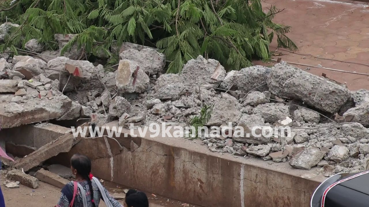 ಹುಬ್ಬಳ್ಳಿ ವಿವಾದಿತ ಈದ್ಗಾ ಮೈದಾನದ ಕಂಪೌಂಡ್ ತೆರವು: ಫ್ಲೈಓವರ್ ಕಾಮಗಾರಿಗಾಗಿ ಕ್ರಮ