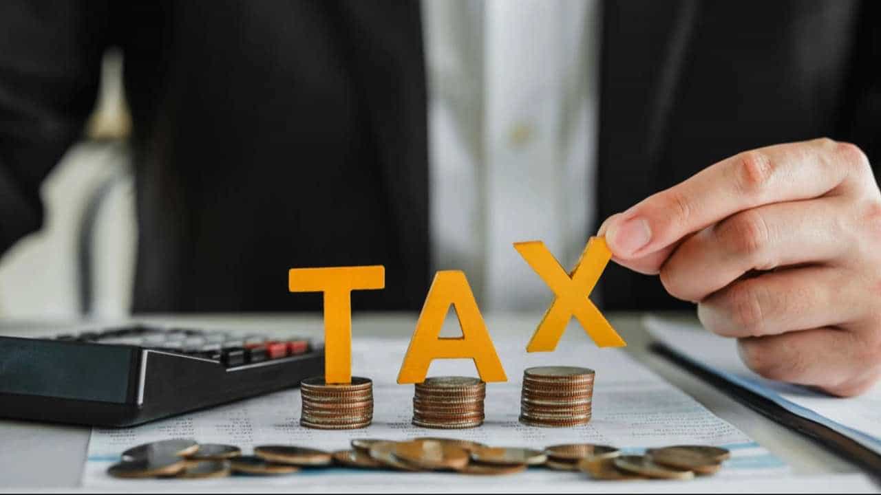 ITR: ಜುಲೈ 31ರ ಬಳಿಕ ಐಟಿ ರಿಟರ್ನ್ಸ್ ಸಲ್ಲಿಸಿದರೆ ಬಡ್ಡಿ, ದಂಡ ಸೇರಿಸಿ ಕಟ್ಟಬೇಕಾಗುತ್ತದಾ? ಇಲ್ಲಿದೆ ಮಾಹಿತಿ ITR: ಜುಲೈ 31ರ ಬಳಿಕ ಐಟಿ ರಿಟರ್ನ್ಸ್ ಸಲ್ಲಿಸಿದರೆ ಬಡ್ಡಿ, ದಂಡ ಸೇರಿಸಿ ಕಟ್ಟಬೇಕಾಗುತ್ತದಾ? ಇಲ್ಲಿದೆ ಮಾಹಿತಿ