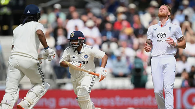 ಮತ್ತೆ ಕುಸಿದ ಕೆಳ ಕ್ರಮಾಂಕ; ಇಂಗ್ಲೆಂಡ್ಗೆ 371 ರನ್ ಟಾರ್ಗೆಟ್ ಮತ್ತೆ ಕುಸಿದ ಕೆಳ ಕ್ರಮಾಂಕ; ಇಂಗ್ಲೆಂಡ್ಗೆ 371 ರನ್ ಟಾರ್ಗೆಟ್