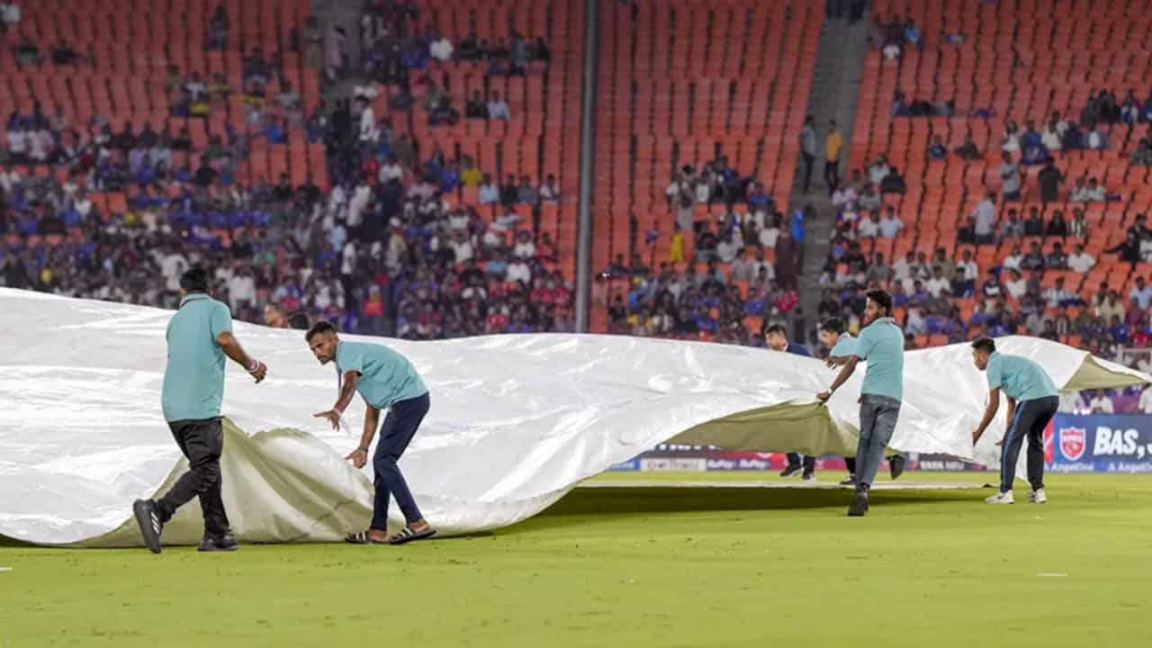 IPL 2025: ಫೈನಲ್ ಪಂದ್ಯಕ್ಕೂ ಮಳೆ ಕಾಟ ತಪ್ಪಿದ್ದಲ್ಲ..! ಮೋದಿ ಪಿಚ್ ಯಾರಿಗೆ ಹೆಚ್ಚು ಸಹಕಾರಿ? IPL 2025: ಫೈನಲ್ ಪಂದ್ಯಕ್ಕೂ ಮಳೆ ಕಾಟ ತಪ್ಪಿದ್ದಲ್ಲ..! ಮೋದಿ ಪಿಚ್ ಯಾರಿಗೆ ಹೆಚ್ಚು ಸಹಕಾರಿ?