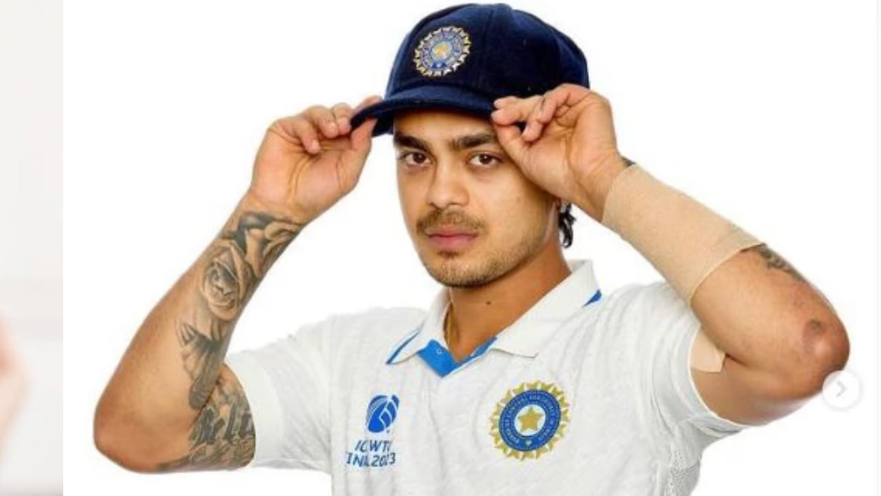 ಅಂದಹಾಗೆ ಇಶಾನ್ ಕಿಶನ್ ಈವರೆಗೆ ಭಾರತದ ಪರ 2 ಟೆಸ್ಟ್, 27 ಏಕದಿನ ಹಾಗೂ 32 ಟಿ20 ಪಂದ್ಯಗಳನ್ನಾಡಿದ್ದಾರೆ. ಈ ವೇಳೆ ಟೆಸ್ಟ್ನಲ್ಲಿ 78 ರನ್ ಕಲೆಹಾಕಿದರೆ, ಏಕದಿನ ಕ್ರಿಕೆಟ್ನಲ್ಲಿ 933 ರನ್ ಗಳಿಸಿದ್ದಾರೆ. ಹಾಗೆಯೇ ಟಿ20 ಕ್ರಿಕೆಟ್ನಲ್ಲಿ 796 ರನ್ ಬಾರಿಸಿದ್ದಾರೆ. ಇದೀಗ ಕೌಂಟಿ ಕ್ರಿಕೆಟ್ಗೆ ಪಾದಾರ್ಪಣೆ ಮಾಡಿರುವ ಇಶಾನ್ ಕಿಶನ್ ವಿದೇಶಿ ನೆಲದಲ್ಲಿ ಮಿಂಚಿದರೆ, ಮುಂಬರುವ ದಿನಗಳಲ್ಲಿ ಭಾರತ ತಂಡಲ್ಲಿ ಎದುರು ನೋಡಬಹುದು.