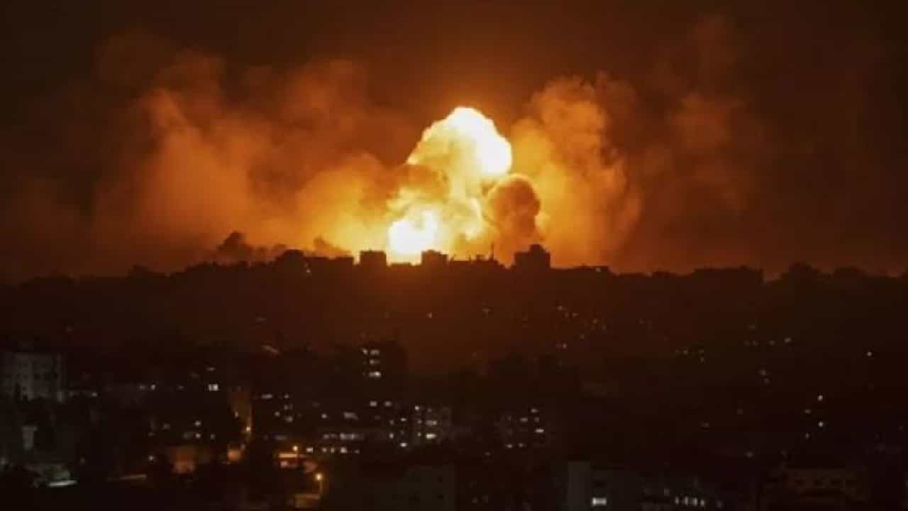 Israel-Iran Conflict: ಇಸ್ರೇಲ್-ಇರಾನ್ ಯುದ್ಧದಲ್ಲಿ 600ಕ್ಕೂ ಹೆಚ್ಚು ಜನ ಸಾವು, ಟೆಲ್ ಅವೀವ್ ಮೇಲೆ 400 ಕ್ಷಿಪಣಿಗಳ ದಾಳಿ Israel-Iran Conflict: ಇಸ್ರೇಲ್-ಇರಾನ್ ಯುದ್ಧದಲ್ಲಿ 600ಕ್ಕೂ ಹೆಚ್ಚು ಜನ ಸಾವು, ಟೆಲ್ ಅವೀವ್ ಮೇಲೆ 400 ಕ್ಷಿಪಣಿಗಳ ದಾಳಿ