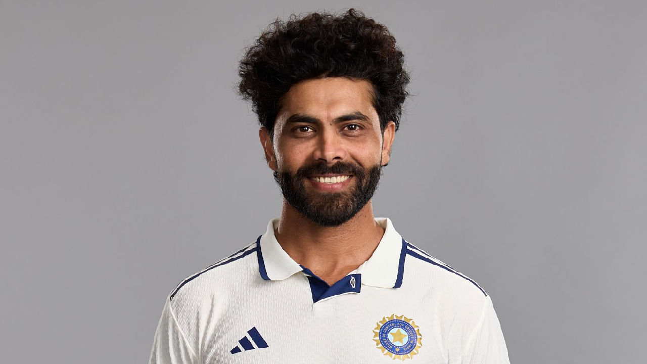 ಹಾಗೆಯೇ ಐಸಿಸಿ ಟೆಸ್ಟ್ ಆಲ್​ರೌಂಡರ್​ಗಳ ಪಟ್ಟಿಯಲ್ಲಿ ರವೀಂದ್ರ ಜಡೇಜಾ ಮೊದಲ ಸ್ಥಾನದಲ್ಲಿದ್ದಾರೆ. 376 ಅಂಕಗಳನ್ನು ಹೊಂದಿರುವ ಜಡೇಜಾ ಕಳೆದ ಕೆಲ ತಿಂಗಳಿಂದ ಅಗ್ರಸ್ಥಾನವನ್ನು ಕಾಯ್ದುಕೊಂಡಿದ್ದು, ಇಂಗ್ಲೆಂಡ್​ ವಿರುದ್ಧ ಉಳಿದ ಪಂದ್ಯಗಳಲ್ಲಿ ಭರ್ಜರಿ ಪ್ರದರ್ಶನ ನೀಡಿದರೆ ಅವರ ರೇಟಿಂಗ್ 400 ದಾಟುವ ಸಾಧ್ಯತೆಯಿದೆ.