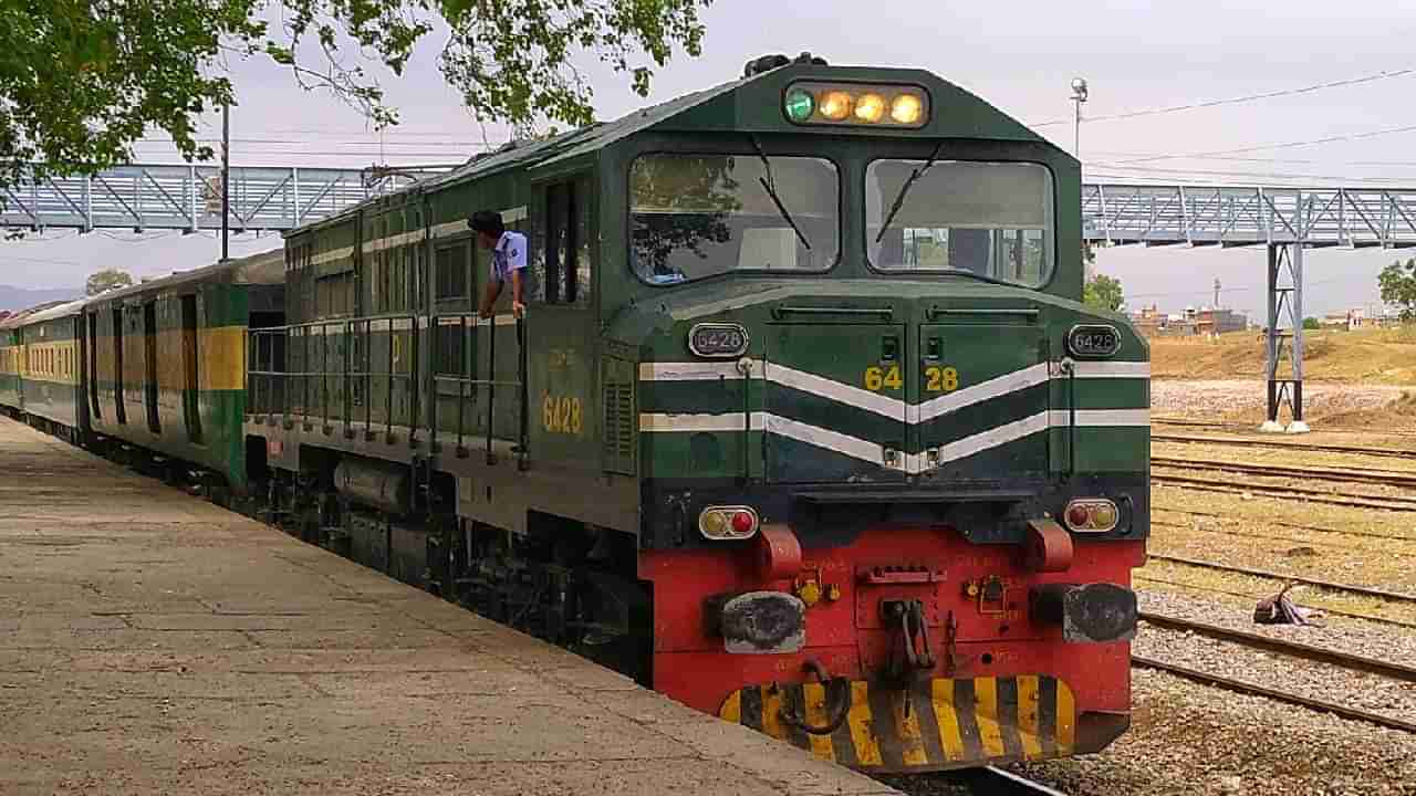 Breaking: ಪಾಕ್: ಜಾಕೋಬಾಬಾದ್ನ ಹಳಿಯಲ್ಲಿ ಬಾಂಬ್ ಸ್ಫೋಟ, ಹಳಿ ತಪ್ಪಿದ ಜಾಫರ್ ಎಕ್ಸ್ಪ್ರೆಸ್