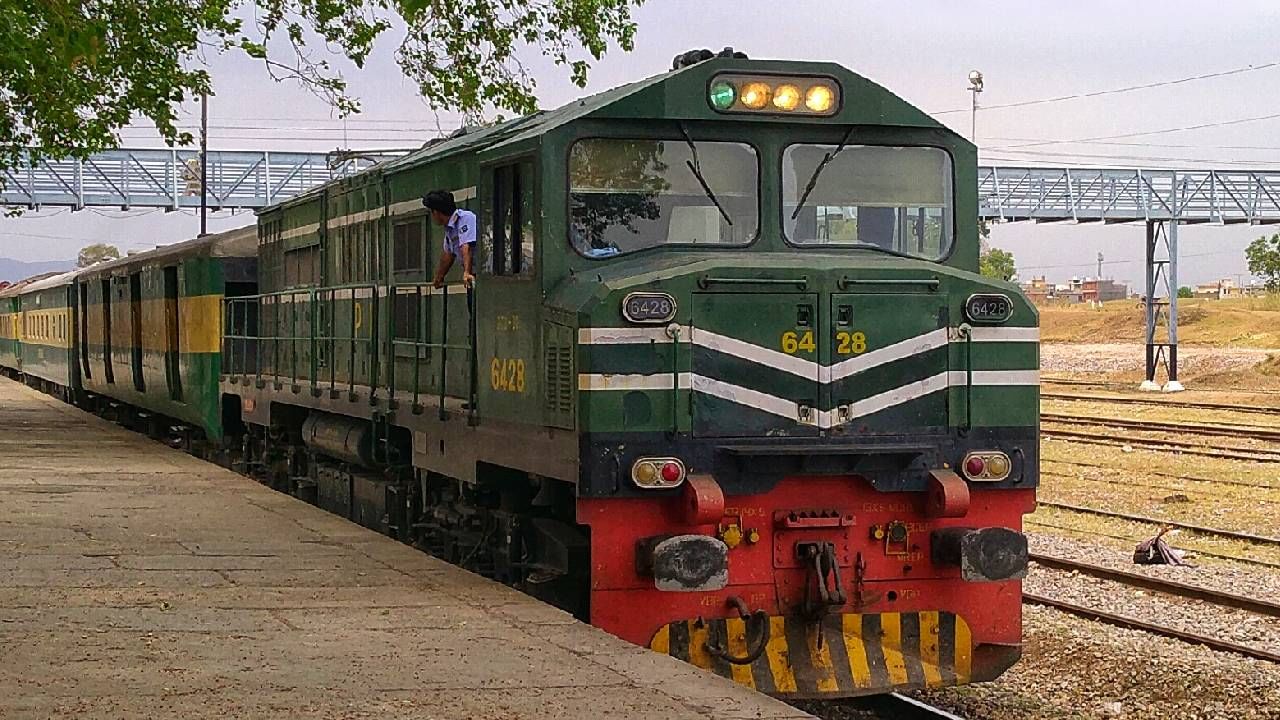 Breaking: ಪಾಕ್​: ಜಾಕೋಬಾಬಾದ್​​ನ ಹಳಿಯಲ್ಲಿ ಬಾಂಬ್ ಸ್ಫೋಟ, ಹಳಿ ತಪ್ಪಿದ ಜಾಫರ್ ಎಕ್ಸ್​ಪ್ರೆಸ್​