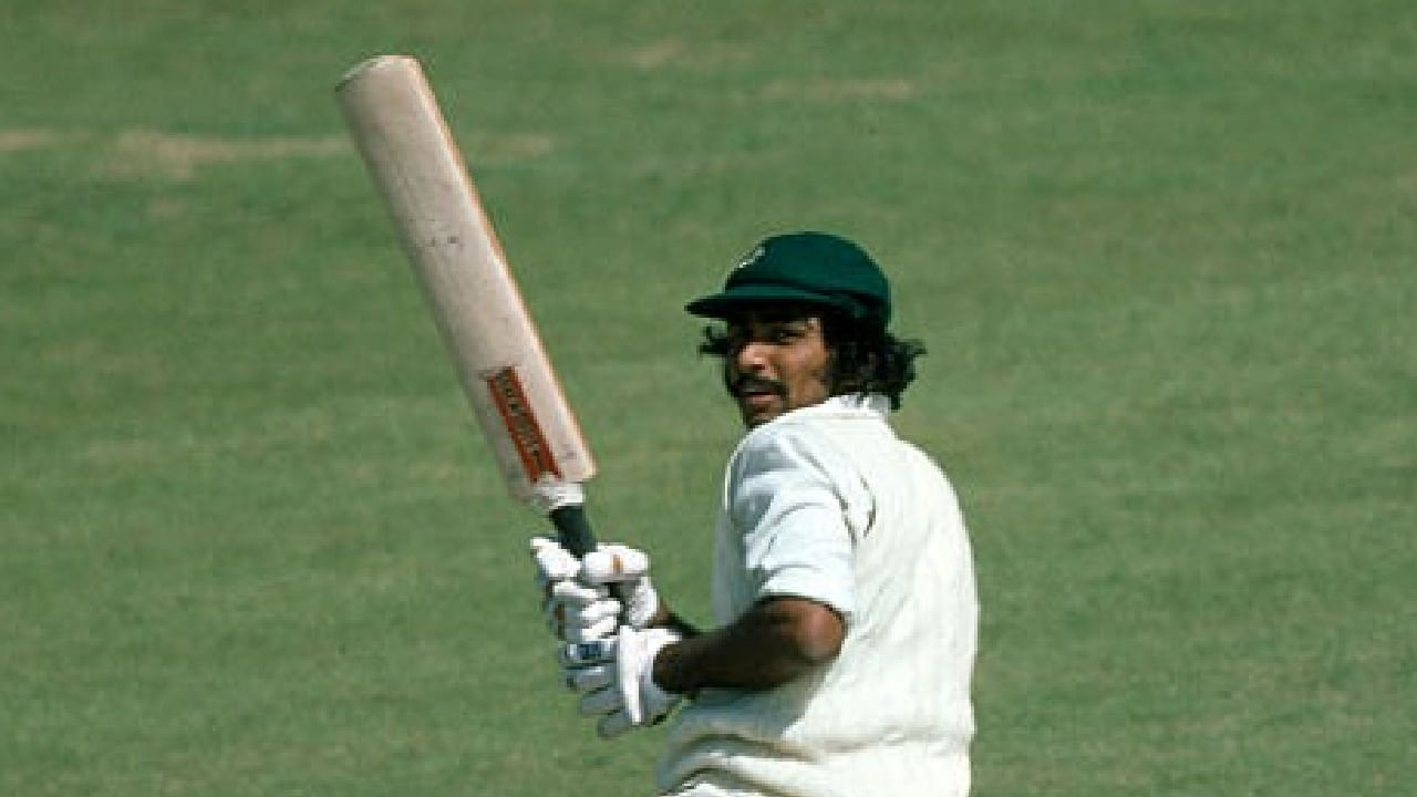 1976 ರಲ್ಲಿ ಲಾಹೋರ್ನಲ್ಲಿ ನ್ಯೂಝಿಲೆಂಡ್ ವಿರುದ್ಧದ ಚೊಚ್ಚಲ ಟೆಸ್ಟ್ ಪಂದ್ಯವಾಡಿದ ಜಾವೇದ್ ಮಿಯಾಂದಾದ್ 163 ರನ್ ಬಾರಿಸಿದ್ದರು. ಈ ವೇಳೆ ಅವರ ವಯಸ್ಸು 19 ವರ್ಷ, 119 ದಿನಗಳು. ಇದೀಗ 49 ವರ್ಷಗಳ ಈ ವಿಶ್ವ ದಾಖಲೆಯನ್ನು ಮುರಿಯುವಲ್ಲಿ ಲುವಾನ್-ಡ್ರೆ ಪ್ರಿಟೋರಿಯಸ್ ಯಶಸ್ವಿಯಾಗಿದ್ದಾರೆ.