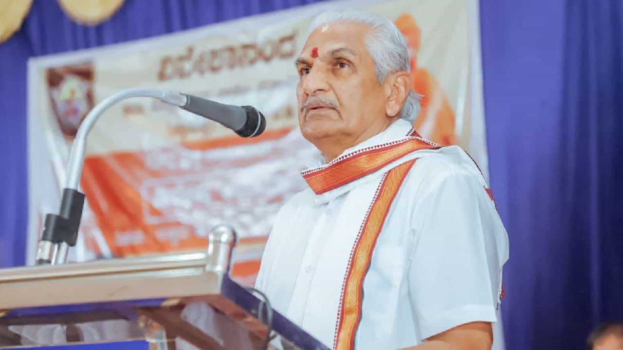 ಪ್ರಚೋದನಕಾರಿ ಭಾಷಣ ಕೇಸ್: ಹೈಕೋರ್ಟ್ನಿಂದ ಕಲ್ಲಡ್ಕ ಪ್ರಭಾಕರ ಭಟ್ಗೆ ಬಿಗ್ ರಿಲೀಫ್ ಪ್ರಚೋದನಕಾರಿ ಭಾಷಣ ಕೇಸ್: ಹೈಕೋರ್ಟ್ನಿಂದ ಕಲ್ಲಡ್ಕ ಪ್ರಭಾಕರ ಭಟ್ಗೆ ಬಿಗ್ ರಿಲೀಫ್