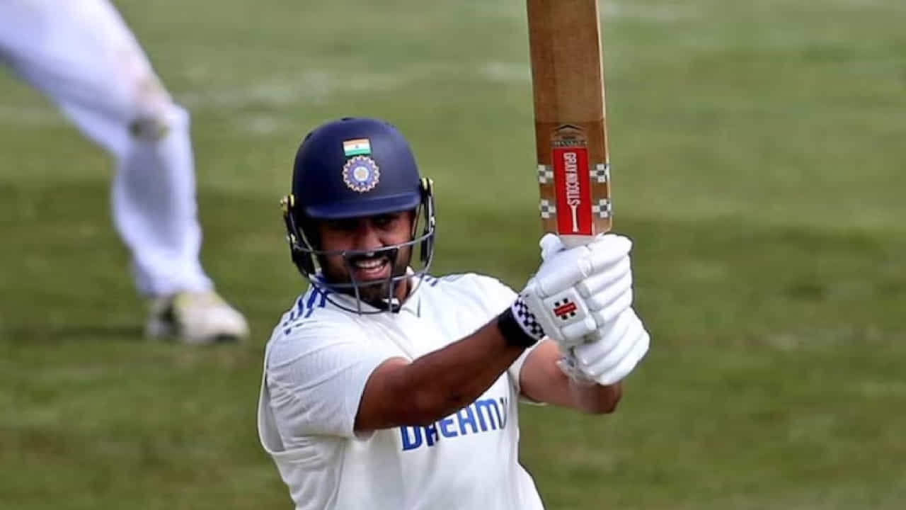 ಭಾರತ ಹಾಗೂ ಇಂಗ್ಲೆಂಡ್ ನಡುವಿನ ಐದು ಪಂದ್ಯಗಳ ಟೆಸ್ಟ್ ಸರಣಿ ಲೀಡ್ಸ್ನಲ್ಲಿ ಆರಂಭವಾಗಿದೆ. ಇದರೊಂದಿಗೆ ಕನ್ನಡಿಗ ಕರುಣ್ ನಾಯರ್ ಅವರ ವೃತ್ತಿಜೀವನದಲ್ಲಿ ಎರಡನೇ ಇನ್ನಿಂಗ್ಸ್ ಕೂಡ ಆರಂಭವಾಗಿದೆ. ಇದೇ ಇಂಗ್ಲೆಂಡ್ ವಿರುದ್ಧ ತನ್ನ ಟೆಸ್ಟ್ ವೃತ್ತಿಜೀವನವನ್ನು ಆರಂಭಿಸಿದ್ದ ಕರುಣ್, ಮತ್ತೀಗ ಅಂದರೆ ಬರೋಬ್ಬರಿ 8 ವರ್ಷಗಳ ನಂತರ ಭಾರತ ತಂಡದಲ್ಲಿ ಅವಕಾಶ ಪಡೆದಿದ್ದಾರೆ. ಅದು ಇಂಗ್ಲೆಂಡ್ ತಂಡದ ವಿರುದ್ಧ.