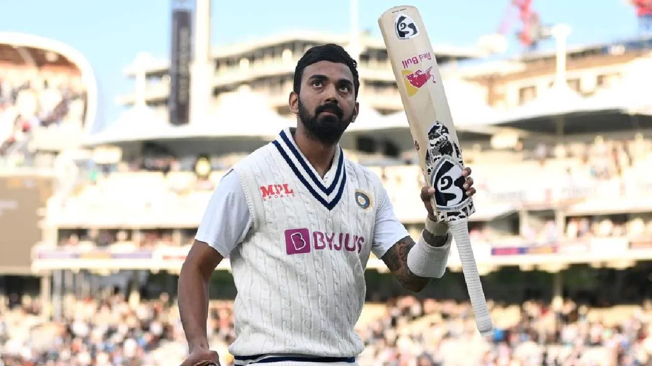 ಹೀಗಾಗಿ ಈ ಬಾರಿ ಶುಭಾರಂಭದ ಜವಾಬ್ದಾರಿ ಕೆಎಲ್ ರಾಹುಲ್ ಹೆಗಲೇರುವುದು ಬಹುತೇಕ ಖಚಿತ. ಏಕೆಂದರೆ ಇಂಗ್ಲೆಂಡ್ನಲ್ಲಿ 9 ಟೆಸ್ಟ್ ಪಂದ್ಯಗಳನ್ನಾಡಿದ ಅನುಭವ ಕೂಡ ಕೆಎಲ್ಆರ್ ಜೊತೆಗಿದೆ. ಈ ಒಂಭತ್ತು ಪಂದ್ಯಗಳಲ್ಲಿ 18 ಇನಿಂಗ್ಸ್ ಆಡಿರುವ ರಾಹುಲ್ 614 ರನ್ ಕಲೆಹಾಕಿದ್ದಾರೆ. ಅಂದರೆ 34.11 ಸರಾಸರಿಯಲ್ಲಿ ಆಂಗ್ಲರ ನಾಡಿನಲ್ಲಿ ರನ್ಗಳಿಸಿದ್ದಾರೆ.