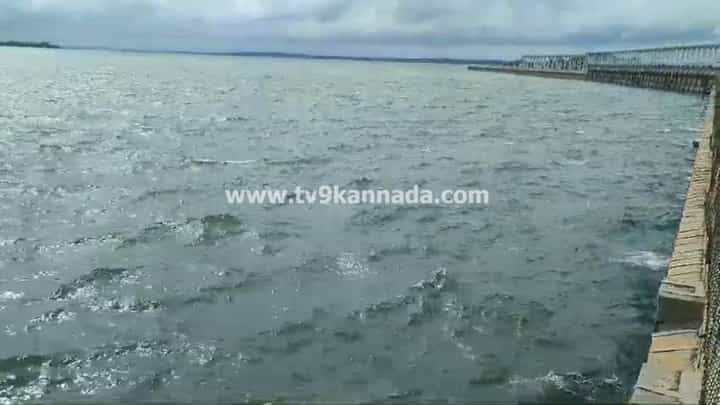 ಯಾವುದೇ ಕ್ಷಣದಲ್ಲಿ ಕೆಆರ್ಎಸ್ ಡ್ಯಾಂನಿಂದ ಕಾವೇರಿ ನದಿಗೆ ನೀರು ಬಿಡುಗಡೆ: ಜನರಿಗೆ ಸುರಕ್ಷಿತ ಸ್ಥಳಕ್ಕೆ ತೆರಳಲು ಸೂಚನೆ ಯಾವುದೇ ಕ್ಷಣದಲ್ಲಿ ಕೆಆರ್ಎಸ್ ಡ್ಯಾಂನಿಂದ ಕಾವೇರಿ ನದಿಗೆ ನೀರು ಬಿಡುಗಡೆ: ಜನರಿಗೆ ಸುರಕ್ಷಿತ ಸ್ಥಳಕ್ಕೆ ತೆರಳಲು ಸೂಚನೆ