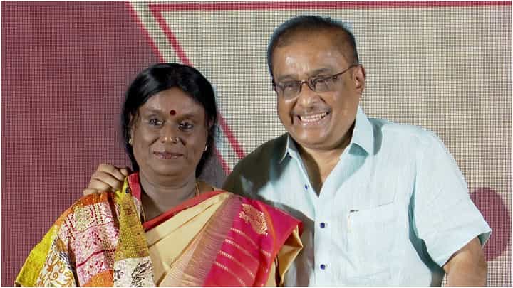 ಒಳ್ಳೆಯದಕ್ಕೂ, ಕೆಟ್ಟದ್ದಕ್ಕೂ ಓಕೆ ಅಂತಾಳೆ; ವೇದಿಕೆ ಮೇಲೆ ಪತ್ನಿ ಬಗ್ಗೆ ಮಾತಾಡಿದ ಹಂಸಲೇಖ ಒಳ್ಳೆಯದಕ್ಕೂ, ಕೆಟ್ಟದ್ದಕ್ಕೂ ಓಕೆ ಅಂತಾಳೆ; ವೇದಿಕೆ ಮೇಲೆ ಪತ್ನಿ ಬಗ್ಗೆ ಮಾತಾಡಿದ ಹಂಸಲೇಖ