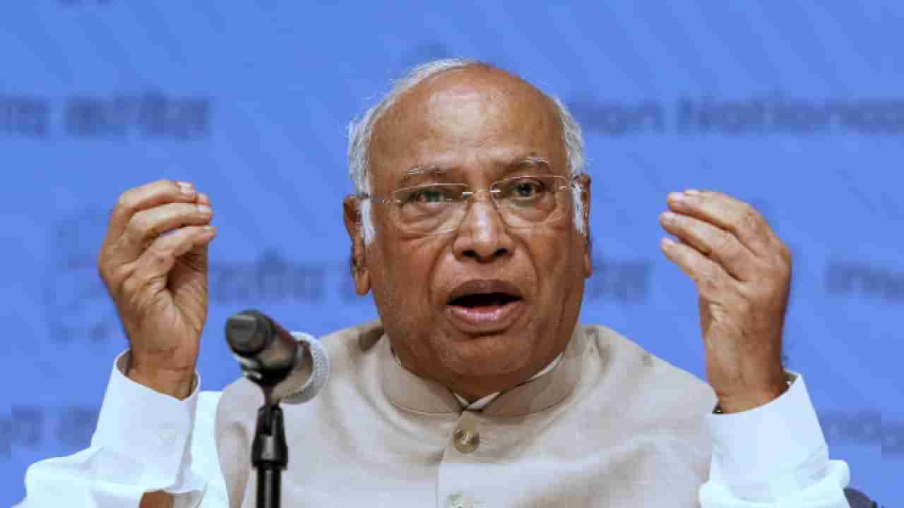 ನಮಗೆ ದೇಶ ಮೊದಲು, ಕೆಲವರಿಗೆ ಮೋದಿಯೇ ಮೊದಲು; ಶಶಿ ತರೂರ್ ವಿರುದ್ಧ ಮಲ್ಲಿಕಾರ್ಜುನ ಖರ್ಗೆ ಪರೋಕ್ಷ ವಾಗ್ದಾಳಿ