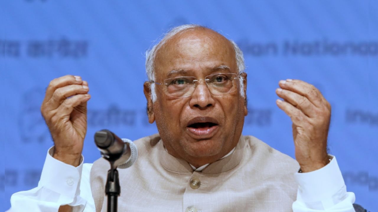 ನಮಗೆ ದೇಶ ಮೊದಲು, ಕೆಲವರಿಗೆ ಮೋದಿಯೇ ಮೊದಲು; ಶಶಿ ತರೂರ್ ವಿರುದ್ಧ ಮಲ್ಲಿಕಾರ್ಜುನ ಖರ್ಗೆ ಪರೋಕ್ಷ ವಾಗ್ದಾಳಿ