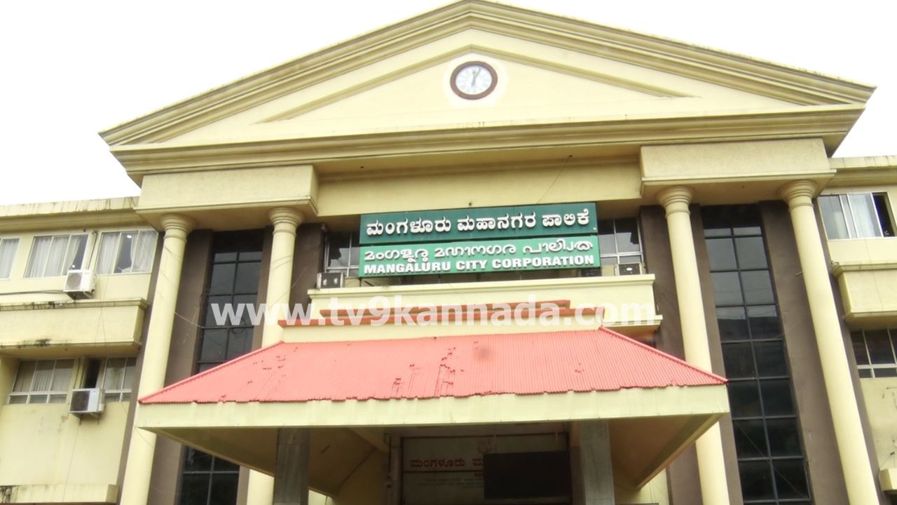 ಮಂಗಳೂರು: ನಿವೃತ್ತರಾಗಿ 15 ವರ್ಷ ಕಳೆದರೂ ಹುದ್ದೆಯಲ್ಲಿ ಮುಂದುವರಿದ ಅಧಿಕಾರಿ!