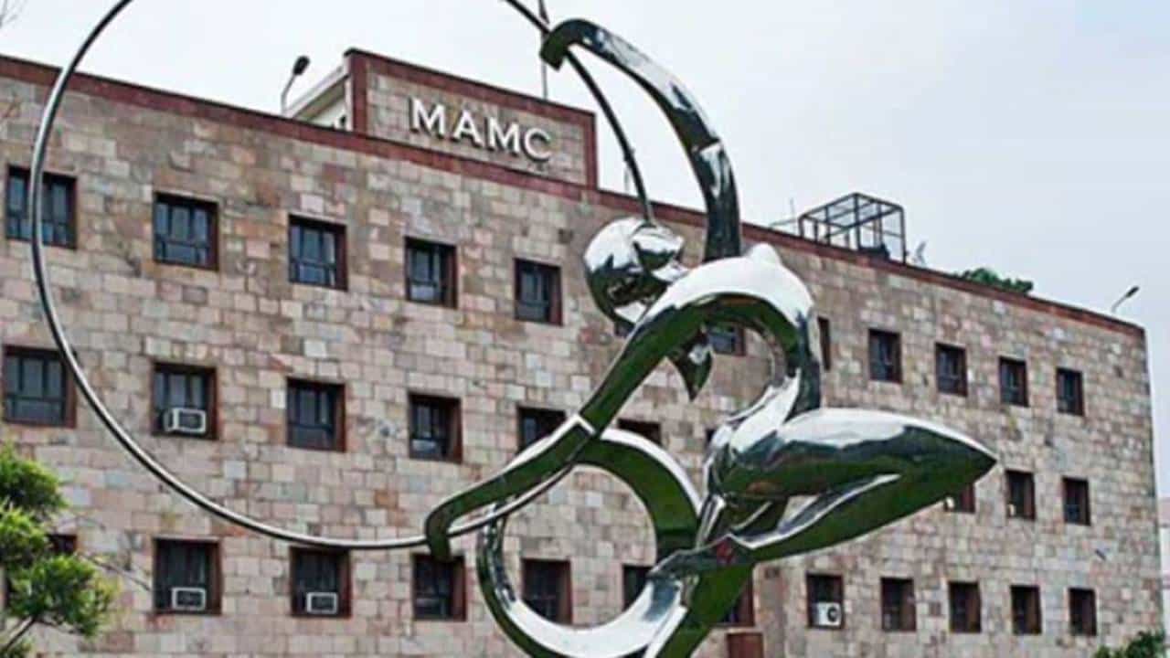 Maulana Azad Medical College: ಈ ಕಾಲೇಜಿನಲ್ಲಿ ಕೇವಲ 13,500 ರೂ. ಗೆ ಎಂಬಿಬಿಎಸ್ ಅಧ್ಯಯನ ಮಾಡಬಹುದು Maulana Azad Medical College: ಈ ಕಾಲೇಜಿನಲ್ಲಿ ಕೇವಲ 13,500 ರೂ. ಗೆ ಎಂಬಿಬಿಎಸ್ ಅಧ್ಯಯನ ಮಾಡಬಹುದು