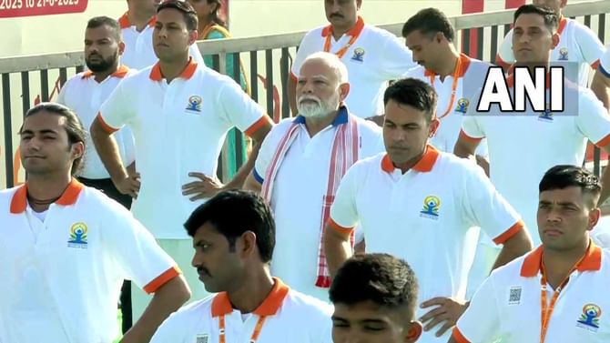 ಯೋಗ ಒಬ್ಬರಿಗಾಗಿ ಅಲ್ಲ, ಎಲ್ಲರಿಗಾಗಿ: ವಿಶಾಖಪಟ್ಟಣಂನಲ್ಲಿ ಮೋದಿ ಮಾತು ಯೋಗ ಒಬ್ಬರಿಗಾಗಿ ಅಲ್ಲ, ಎಲ್ಲರಿಗಾಗಿ: ವಿಶಾಖಪಟ್ಟಣಂನಲ್ಲಿ ಮೋದಿ ಮಾತು