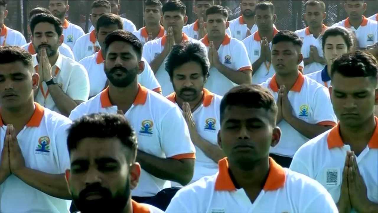 ಡಿಸಿಎಂ ಪವನ್ ಕಲ್ಯಾಣ್ ಕೂಡ ಪ್ರಧಾನಿ ಮೋದಿ ಅವರೊಂದಿಗೆ ಯೋಗ ಮಾಡಿದರು. ಈ ವೇಳೆ ಮಾತನಾಡಿದ ಅವರು ಯೋಗದ ಮಹತ್ವವನ್ನು ವಿಶ್ವಕ್ಕೆ ಪರಿಚಯಿಸಿದ್ದು ಪ್ರಧಾನಿ ಮೋದಿ ಎಂದು ಹೇಳಿದ್ದಾರೆ.