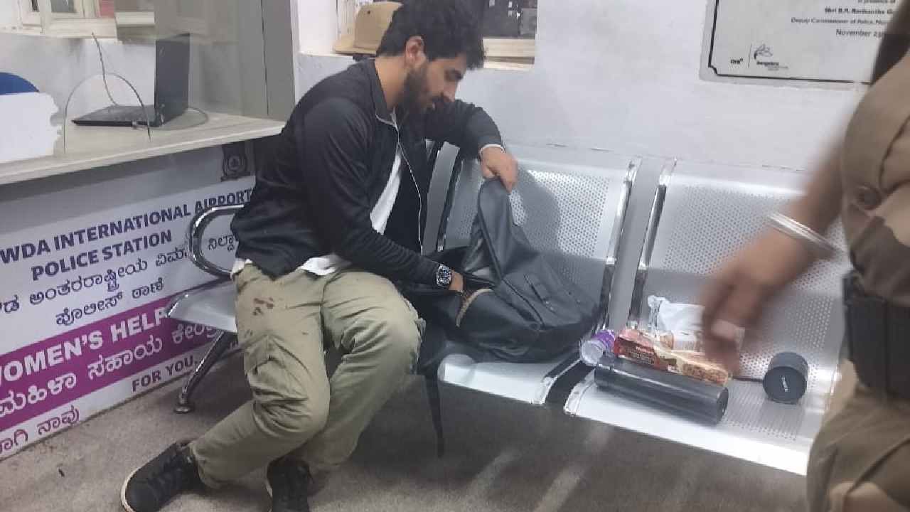 ಕೆಂಪೇಗೌಡ ಏರ್ಪೋರ್ಟ್ನೊಳಗೆ ನುಗ್ಗಲು ಯತ್ನಿಸಿದ ವ್ಯಕ್ತಿ: ಪೊಲೀಸರಿಂದ ತೀವ್ರ ವಿಚಾರಣೆ ಕೆಂಪೇಗೌಡ ಏರ್ಪೋರ್ಟ್ನೊಳಗೆ ನುಗ್ಗಲು ಯತ್ನಿಸಿದ ವ್ಯಕ್ತಿ: ಪೊಲೀಸರಿಂದ ತೀವ್ರ ವಿಚಾರಣೆ