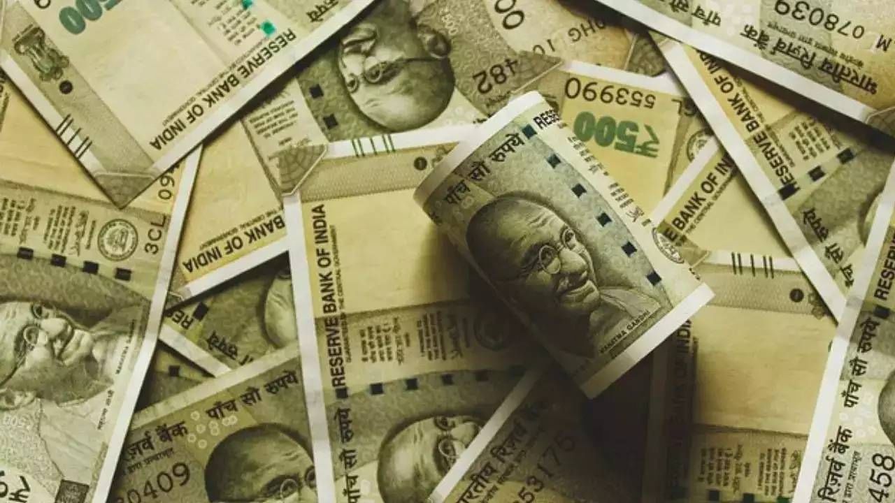 Money: ಕೈಯಲ್ಲಿ ಹಣ ನಿಲ್ಲೊಲ್ಲವಾ? ಹಣವಂತರಾಗಲು ಈ ಸಿಂಪಲ್ ಟ್ರಿಕ್ಸ್ ಉಪಯೋಗಿಸಿ Money: ಕೈಯಲ್ಲಿ ಹಣ ನಿಲ್ಲೊಲ್ಲವಾ? ಹಣವಂತರಾಗಲು ಈ ಸಿಂಪಲ್ ಟ್ರಿಕ್ಸ್ ಉಪಯೋಗಿಸಿ