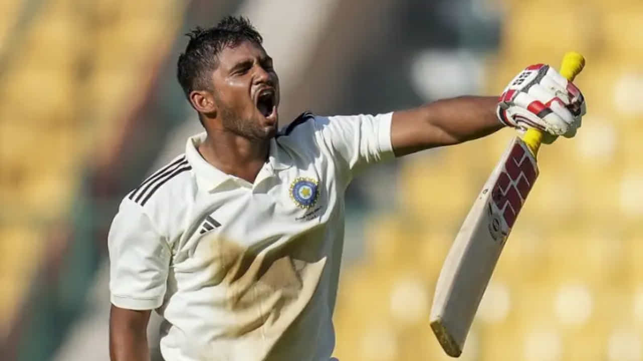 ಇಂಗ್ಲೆಂಡ್ ಪ್ರವಾಸದಲ್ಲಿ ಭಾರತದ ಮತ್ತೊಂದು ತಂಡ; ಮೊದಲ ಪಂದ್ಯದಲ್ಲೇ ಭರ್ಜರಿ ಶತಕ ಸಿಡಿಸಿದ ಮುಶೀರ್ ಖಾನ್ ಇಂಗ್ಲೆಂಡ್ ಪ್ರವಾಸದಲ್ಲಿ ಭಾರತದ ಮತ್ತೊಂದು ತಂಡ; ಮೊದಲ ಪಂದ್ಯದಲ್ಲೇ ಭರ್ಜರಿ ಶತಕ ಸಿಡಿಸಿದ ಮುಶೀರ್ ಖಾನ್
