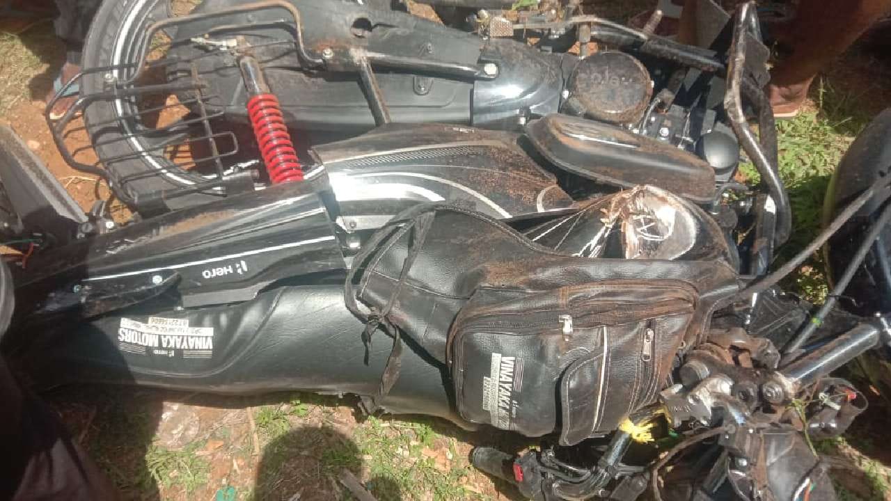 ಮೈಸೂರು: ಭೀಕರ ಅಪಘಾತದಲ್ಲಿ ಒಂದೇ ಕುಟುಂಬದ ಮೂವರ ಸಾವು ಮೈಸೂರು: ಭೀಕರ ಅಪಘಾತದಲ್ಲಿ ಒಂದೇ ಕುಟುಂಬದ ಮೂವರ ಸಾವು