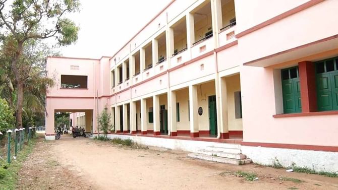 ಮೈಶುಗರ್ ಶಾಲೆ ಮೇಲೆ ಖಾಸಗಿ ಕಣ್ಣು: ಆಸ್ತಿ ಕಬಳಿಸಲು ಹುನ್ನಾರ ಆರೋಪ ಮೈಶುಗರ್ ಶಾಲೆ ಮೇಲೆ ಖಾಸಗಿ ಕಣ್ಣು: ಆಸ್ತಿ ಕಬಳಿಸಲು ಹುನ್ನಾರ ಆರೋಪ