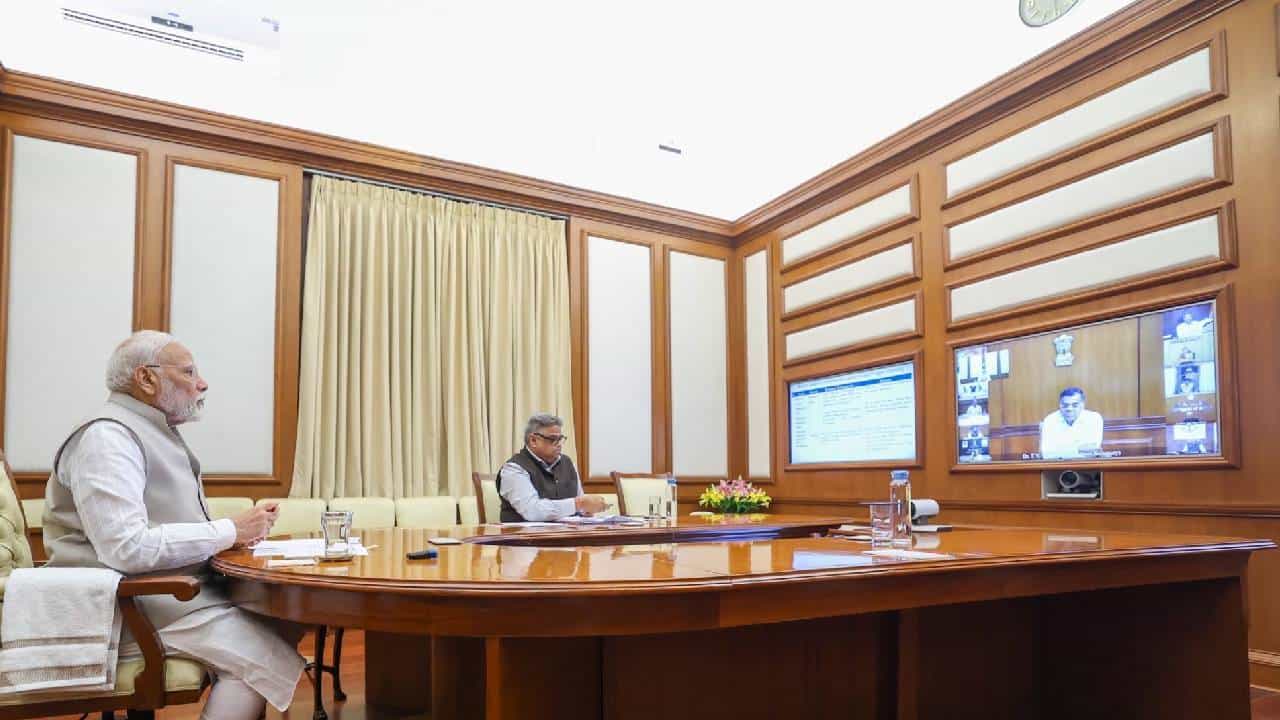 ಪ್ರಗತಿ ಸಭೆ: ರಕ್ಷಣೆ, ರೈಲ್ವೆ, ಆರೋಗ್ಯ ಕ್ಷೇತ್ರಗಳ ಅಭಿವೃದ್ಧಿ ಪರಿಶೀಲಿಸಿದ ಪ್ರಧಾನಿ ಮೋದಿ ಪ್ರಗತಿ ಸಭೆ: ರಕ್ಷಣೆ, ರೈಲ್ವೆ, ಆರೋಗ್ಯ ಕ್ಷೇತ್ರಗಳ ಅಭಿವೃದ್ಧಿ ಪರಿಶೀಲಿಸಿದ ಪ್ರಧಾನಿ ಮೋದಿ