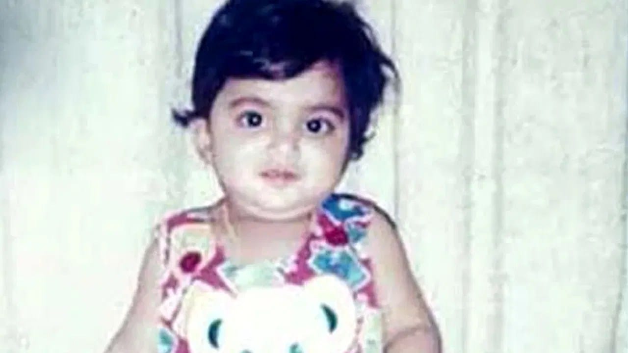 ಈ ಫೋಟೋದಲ್ಲಿರೋ ನಟಿ ಯಾರು ಎಂದು ಗುರುತಿಸುತ್ತೀರಾ? ಈ ಫೋಟೋದಲ್ಲಿರೋ ನಟಿ ಯಾರು ಎಂದು ಗುರುತಿಸುತ್ತೀರಾ?