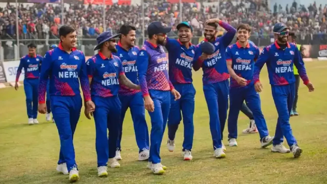 ಇದರೊಂದಿಗೆ ಟಿ20 ಅಂತಾರಾಷ್ಟ್ರೀಯ ಕ್ರಿಕೆಟ್​ನಲ್ಲಿ ಮೂರು ಸೂಪರ್ ಓವರ್​ಗಳನ್ನು ಆಡಿದ ವಿಶ್ವ ದಾಖಲೆ ನೆದರ್​ಲೆಂಡ್ಸ್ ಹಾಗೂ ನೇಪಾಳ ತಂಡಗಳ ಪಾಲಾಯಿತು. ವಿಶೇಷ ಎಂದರೆ ಕ್ರಿಕೆಟ್​ ಅಂಗಲದಲ್ಲಿ ಅಂಬೆಗಾಲಿಡುತ್ತಿರುವ ನೇಪಾಳ ತಂಡವು ಆರ್ಥಿಕ ಸಮಸ್ಯೆಯನ್ನು ಎದುರಿಸುತ್ತಿದೆ. ಅದರಲ್ಲೂ ರಾಷ್ಟ್ರೀಯ ತಂಡದ ಪರ ಆಡುತ್ತಿರುವ ಆಟಗಾರರು ಪ್ರತಿ ಪಂದ್ಯಕ್ಕೆ ಪಡೆಯುತ್ತಿರುವುದು ಅತ್ಯಲ್ಪ ಪಂದ್ಯ ಶುಲ್ಕ ಎಂದರೆ ನಂಬಲೇಬೇಕು.
