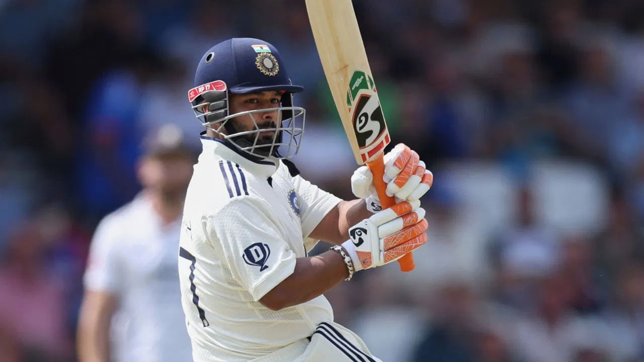 ಈ ಇನ್ನಿಂಗ್ಸ್‌ನೊಂದಿಗೆ ಪಂತ್ ತಮ್ಮ ಟೆಸ್ಟ್ ವೃತ್ತಿಜೀವನದ ಏಳನೇ ಶತಕವನ್ನು ಪೂರೈಸಿದರು. ಇದರೊಂದಿಗೆ, ಅವರು ಟೆಸ್ಟ್‌ನಲ್ಲಿ ಅತಿ ಹೆಚ್ಚು ಶತಕಗಳನ್ನು ಬಾರಿಸಿದ ಭಾರತೀಯ ವಿಕೆಟ್‌ಕೀಪರ್ ಬ್ಯಾಟ್ಸ್‌ಮನ್ ಎಂಬ ಹೆಗ್ಗಳಿಕೆಗೆ ಪಾತ್ರರಾಗಿದ್ದಾರೆ. ಇದಕ್ಕೂ ಮೊದಲು, ಈ ದಾಖಲೆ ಎಂಎಸ್ ಧೋನಿ ಹೆಸರಿನಲ್ಲಿ 6 ಶತಕಗಳೊಂದಿಗೆ ಇತ್ತು. 
