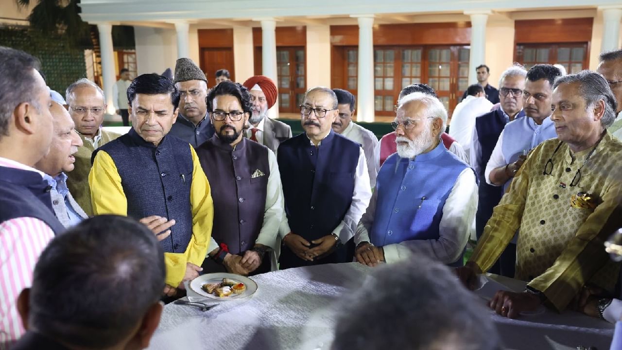 ಇದರಲ್ಲಿ ಬಿಜೆಪಿಯ ರವಿಶಂಕರ್ ಪ್ರಸಾದ್ ಮತ್ತು ಬೈಜ್ಯಂತ್ ಪಾಂಡಾ, ಕಾಂಗ್ರೆಸ್ನ ಶಶಿ ತರೂರ್, ಜೆಡಿ (ಯು)ನ ಸಂಜಯ್ ಝಾ, ಶಿವಸೇನೆಯ ಶ್ರೀಕಾಂತ್ ಶಿಂಧೆ, ಡಿಎಂಕೆಯ ಕನಿಮೋಳಿ ಮತ್ತು ಎನ್ಸಿಪಿ (ಎಸ್ಪಿ) ನ ಸುಪ್ರಿಯಾ ಸುಳೆ ಅವರು 7 ನಿಯೋಗಗಳ ನೇತೃತ್ವ ವಹಿಸಿದ್ದರು.
