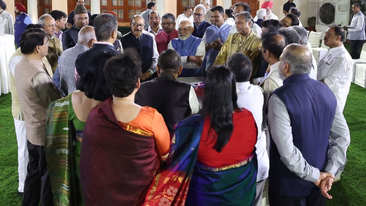 ಆಪರೇಷನ್ ಸಿಂಧೂರ್ ನಂತರ ಆಡಳಿತ NDA ಮೈತ್ರಿಕೂಟ ಮತ್ತು ವಿರೋಧ ಪಕ್ಷದ ಇಂಡಿಯಾ ಬಣದ ಸದಸ್ಯರ ನೇತೃತ್ವದಲ್ಲಿ ಒಟ್ಟು 7 ಸರ್ವಪಕ್ಷ ನಿಯೋಗಗಳನ್ನು ಭಾರತ ಸರ್ಕಾರ ಘೋಷಿಸಿತು.