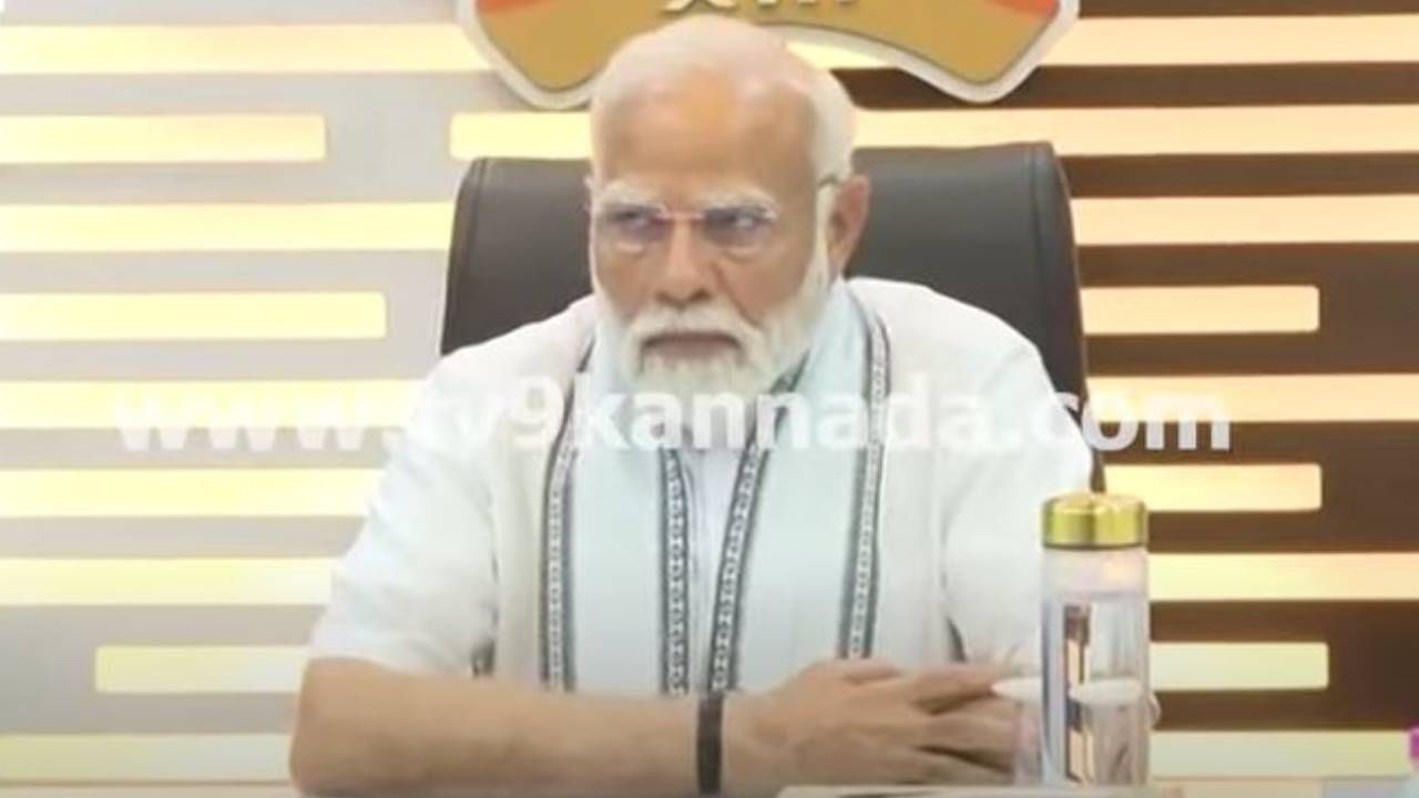 Gujarat Plane Crash: ಅಹಮದಾಬಾದ್ ವಿಮಾನ ನಿಲ್ದಾಣದಲ್ಲೇ ಸಚಿವ ಮತ್ತು ಅಧಿಕಾರಿಗಳೊಂದಿಗೆ ಪ್ರಧಾನಿ ಮೋದಿ ಸಭೆ