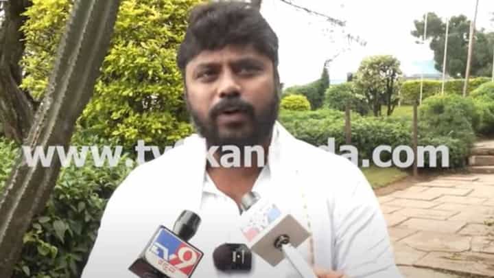 Gujarat Plane Crash; ವಿಮಾನ ಟೇಕಾಫ್ ಆಗುತ್ತಿದ್ದಂತೆಯೇ ಪೈಲಟ್ಗಳು ಮೇಡೇ ಎಂದು ಕಾಲ್ ಮಾಡಿದ್ದಾರೆ: ಪ್ರದೀಪ್ ಈಶ್ವರ್ Gujarat Plane Crash; ವಿಮಾನ ಟೇಕಾಫ್ ಆಗುತ್ತಿದ್ದಂತೆಯೇ ಪೈಲಟ್ಗಳು ಮೇಡೇ ಎಂದು ಕಾಲ್ ಮಾಡಿದ್ದಾರೆ: ಪ್ರದೀಪ್ ಈಶ್ವರ್