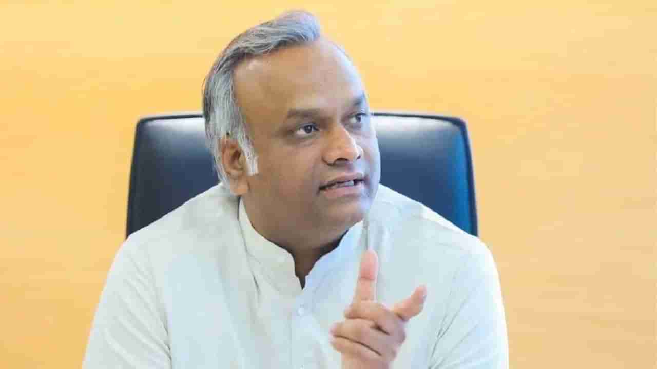 ನಾವು ಆಟ ಆಡಲು ವಿದೇಶಕ್ಕೆ ಹೋಗ್ತಿಲ್ಲ: ಅಮೆರಿಕಕ್ಕೆ ತೆರಳಲು ಅನುಮತಿ ನೀಡದ್ದಕ್ಕೆ ಕೇಂದ್ರದ ವಿರುದ್ಧ ಪ್ರಿಯಾಂಕ್ ಖರ್ಗೆ ಕಿಡಿ